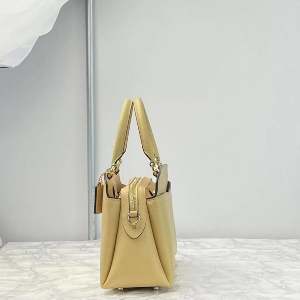 Coach 91146 Mini Lillie Leather Carryall In Vanilla Cream - Picture 3 of 8